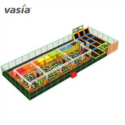 Trampolinpark med skumgrav